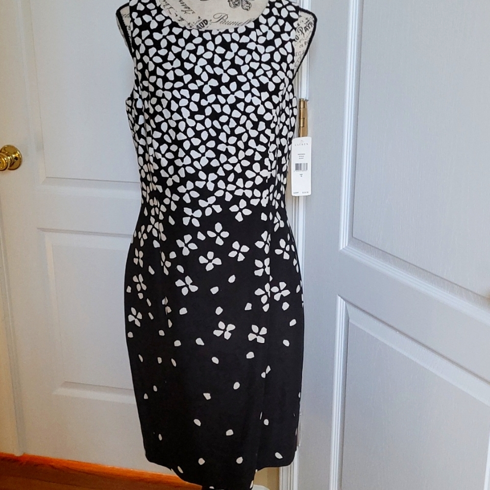 Sleeveless lined dress